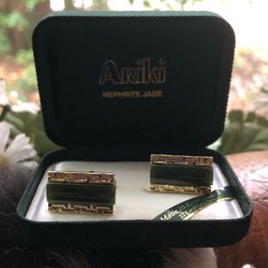 Vintage men’s Ariki Nephrite jade 22kt gold plated cuff links NIB